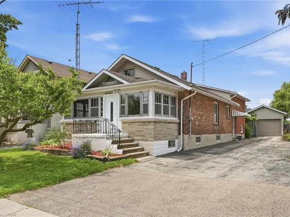4587 3rd Ave, Niagara Falls, ON L2E 4L3