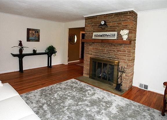 3rd image of 416 N Claridge Dr