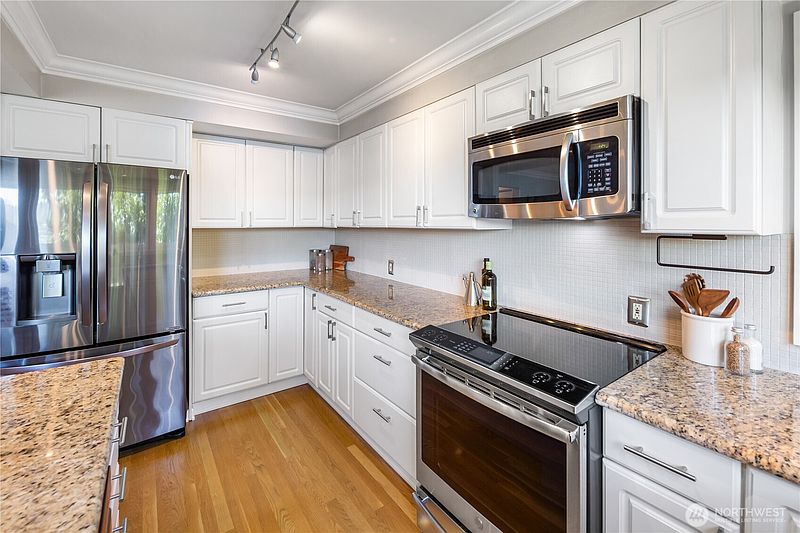 3rd image of 1758 Dexter Avenue N #5