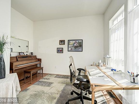 4th image of 305 Summer Garden Way