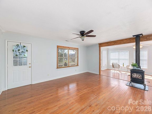 3rd image of 55 Roundtop Rd