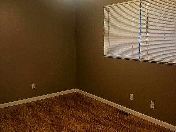 4th image of 704 Galahad Ln