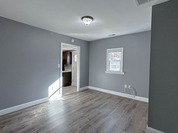 3rd image of 125 Jones Way