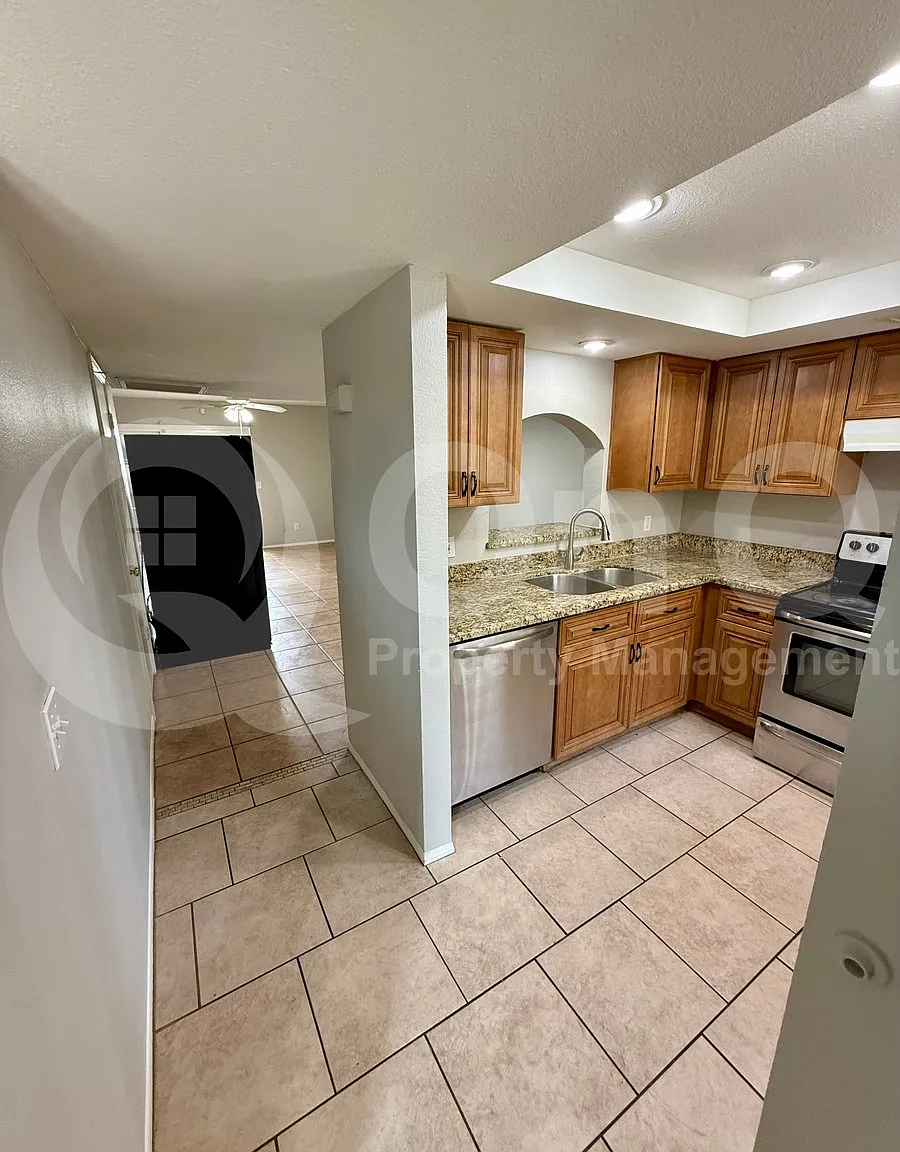 3 bed, 2.0 bath, 1320 sqft, $1,999 — Photo 4
