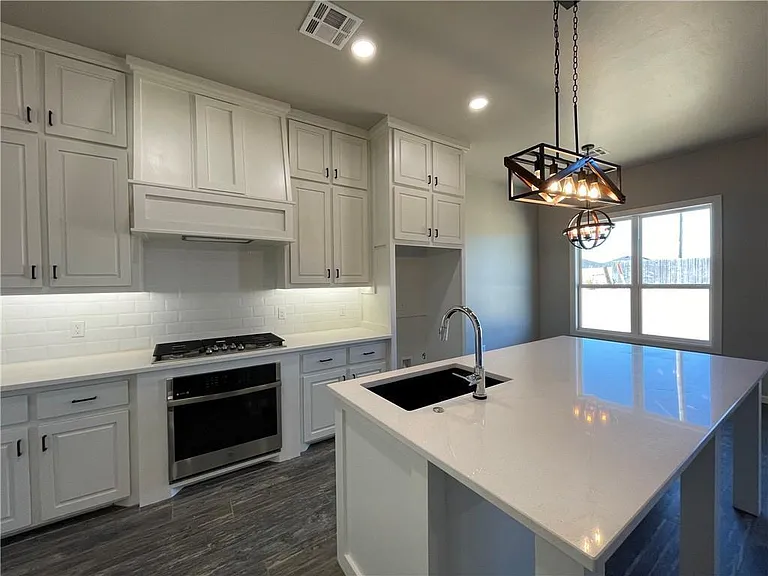 15809 Capri Ln — Photo 13