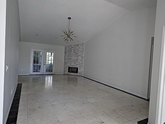 4th image of 5031 Fox Hunt Dr