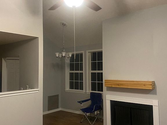 2nd image of 211 Marguerite St