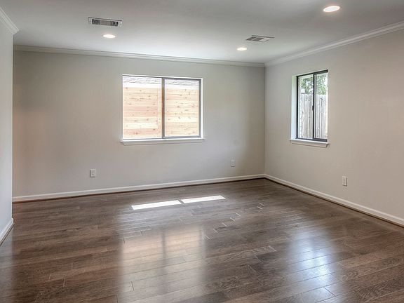 2nd image of 5507 Loch Lomond Dr
