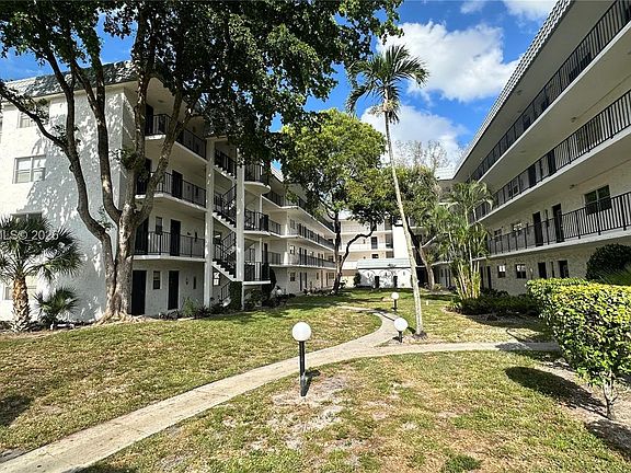 2nd image of 3360 Spanish Moss Ter APT 403