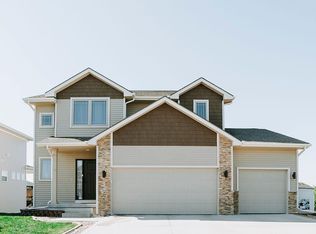 260 NE Fox Run Trl, Waukee, IA 50263