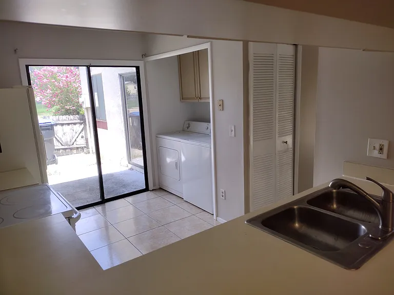 629 Golden Sunshine Cir — Photo 57