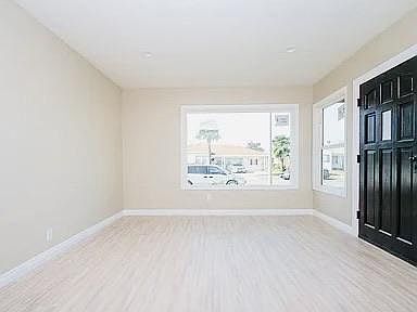 5th image of 706 N Northwood Ave