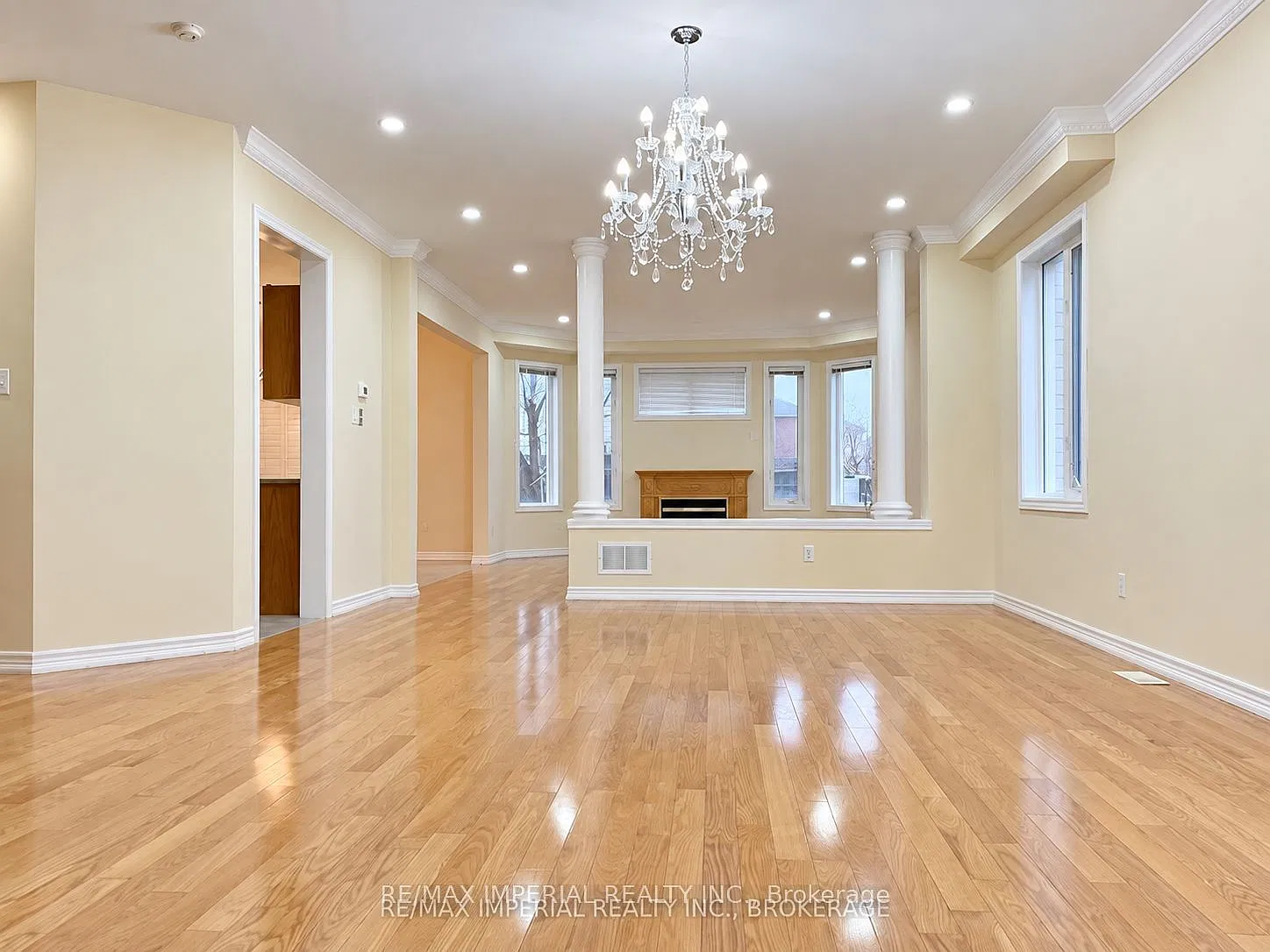 5 bed, $4,400 — Photo 3