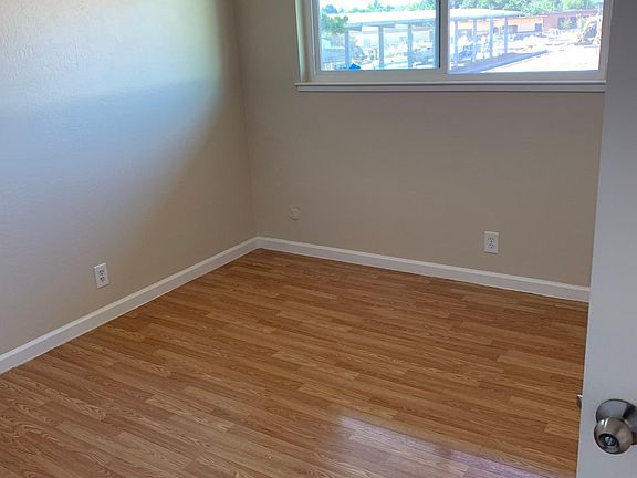 4th image of 1149 Roewill Dr APT 4