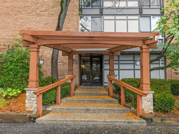 1833 Four Lakes Ave APT 4A, Lisle, IL 60532