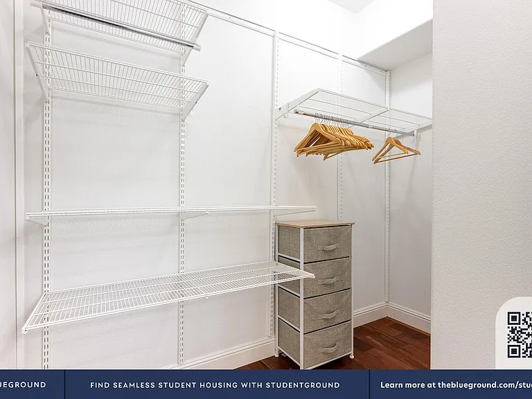 Walk-in Closet