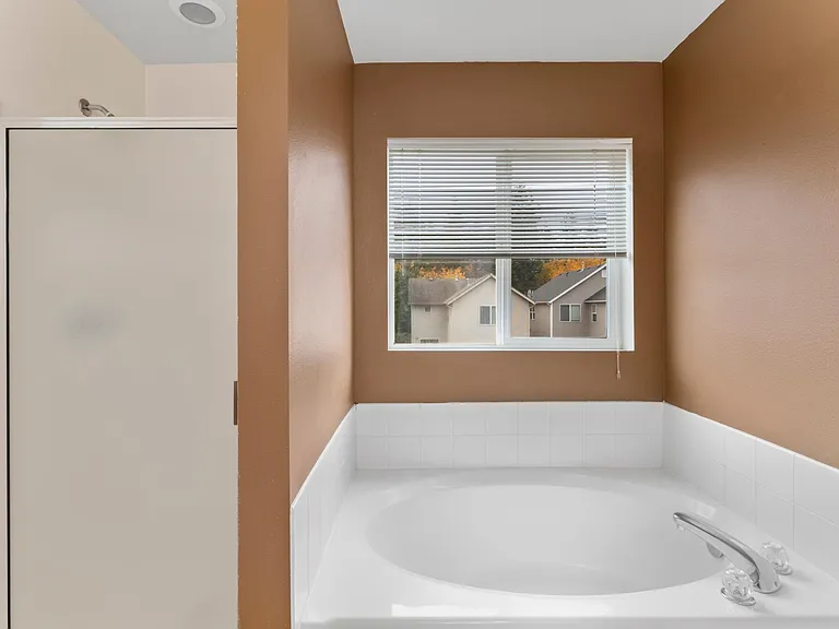 6525 Douglas Ave SE — Photo 32