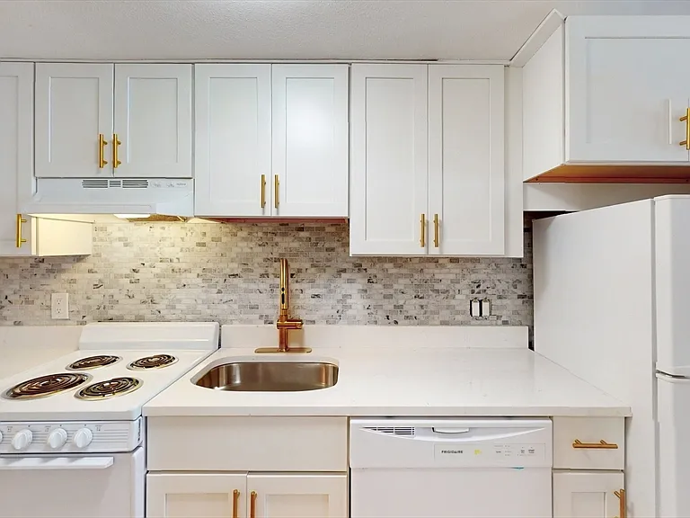 513 Beacon St #3 — Photo 9