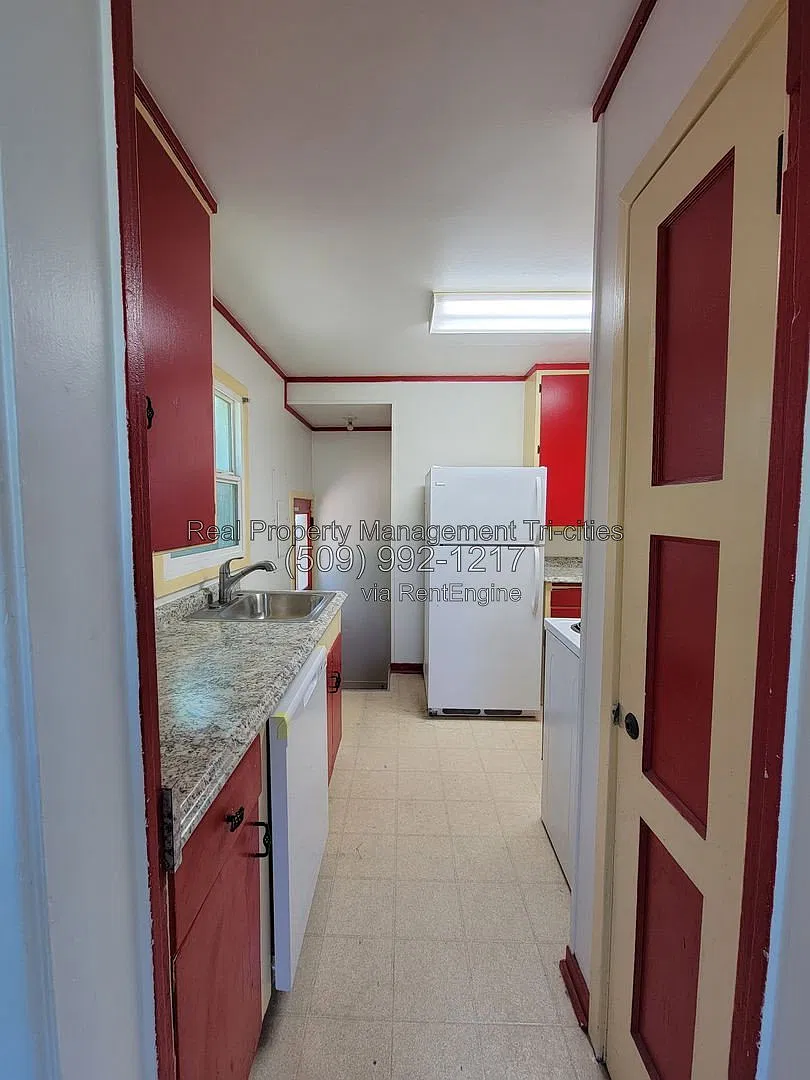3 bed, 1.0 bath, 1800 sqft, $1,695 — Photo 4