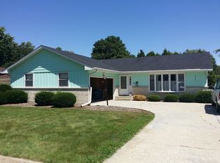 1061 Adobe Dr, Aurora, IL 60506