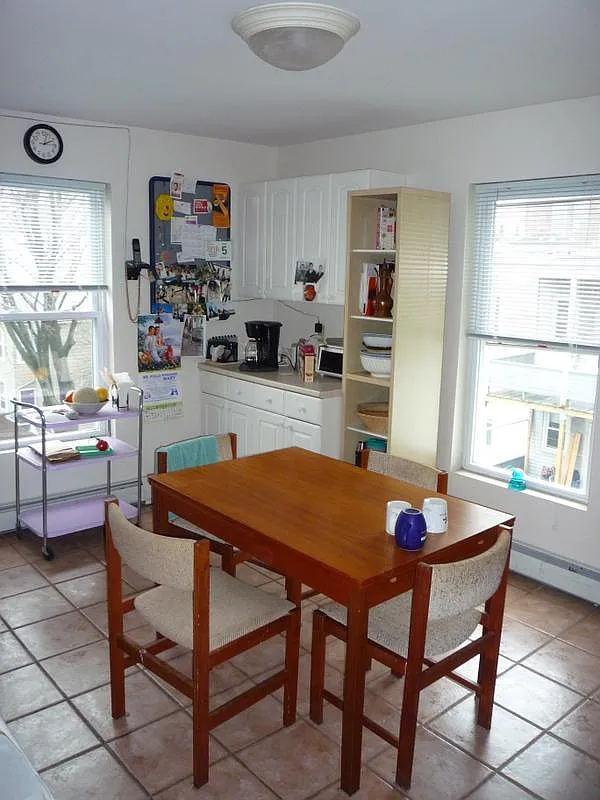 3 bed, 1400 sqft, $4,200 — Photo 2