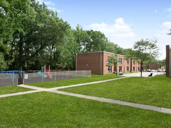 1305 Veterans Hwy #V2