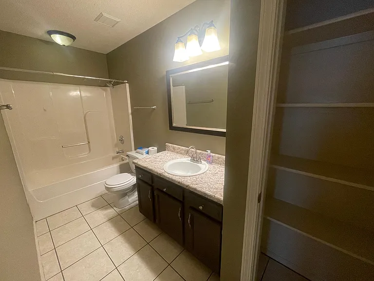 1702 Eastgate Cir — Photo 26