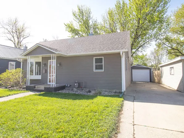 1708 13th St, Rock Valley, IA 51247