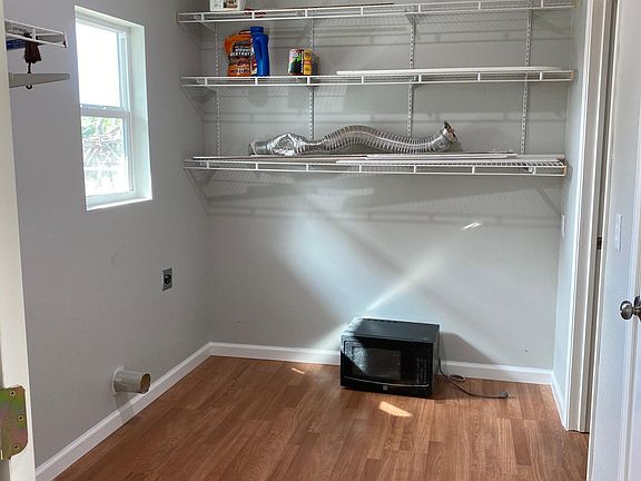 4th image of 1517 Basin St