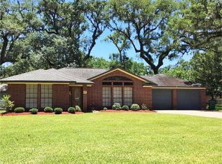 217 Inwood Dr, West Columbia, TX 77486