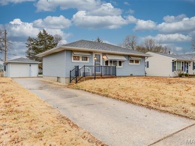 630 Saint Christina Ln, Florissant, MO, 63031