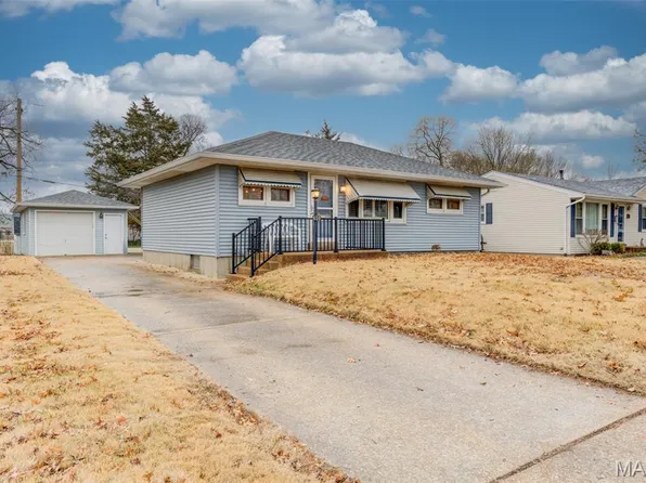 630 Saint Christina Ln, Florissant, MO 63031