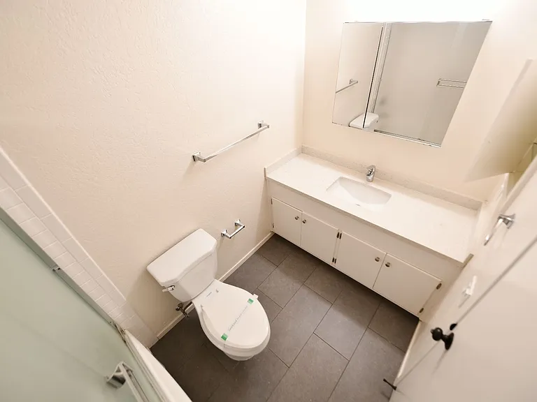 5401 Broadway Ter — Photo 35