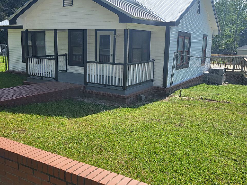 New metal roof & outdoor paint, Central H/A, Brick walkway to front porch
