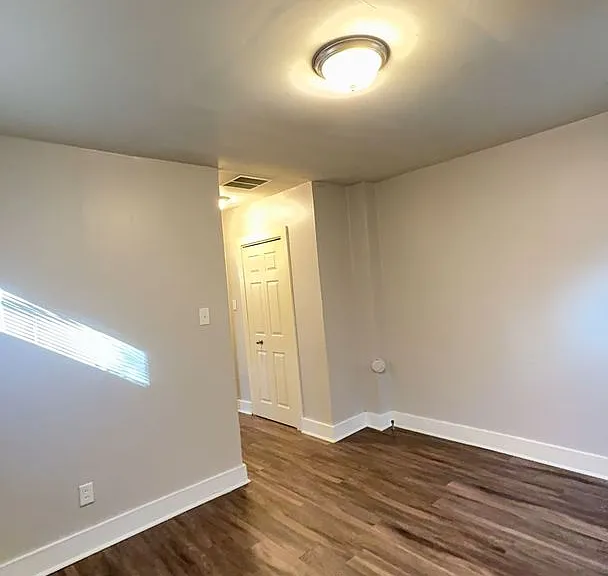 916 Crockett Pl — Photo 8
