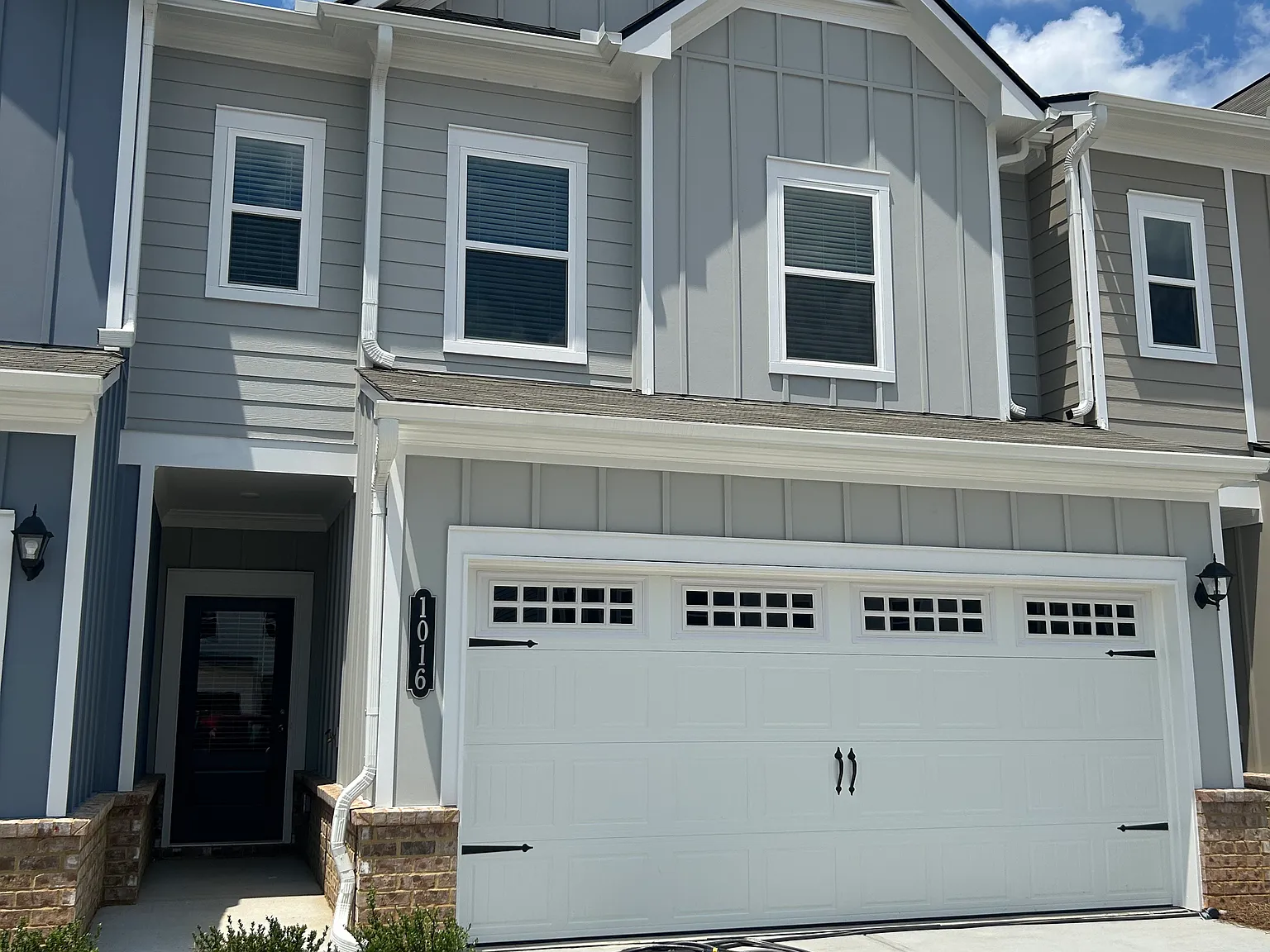 3 bed, 2.5 bath, 1730 sqft, $1,975 — Photo 2