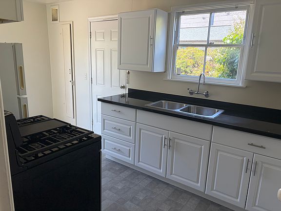 2nd image of 917 Dwight Way #917
