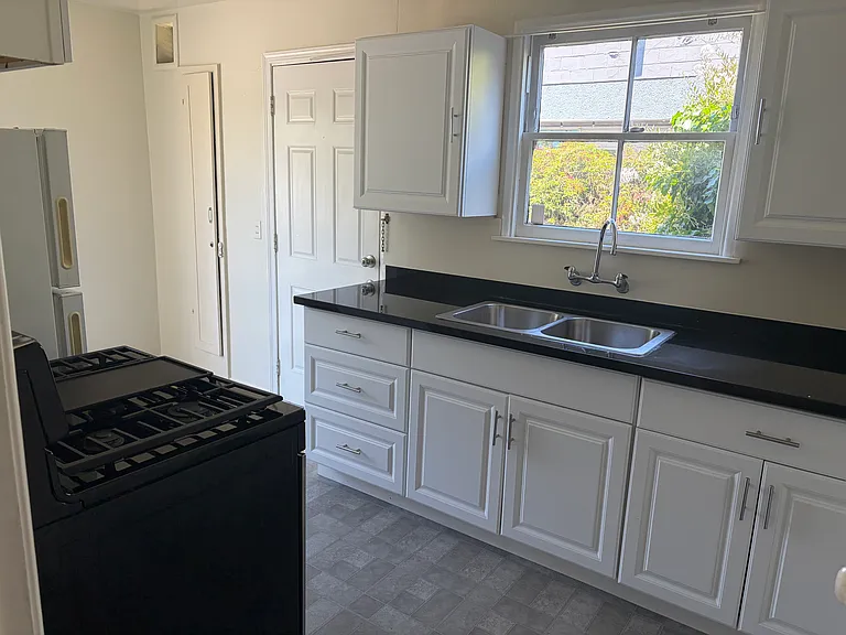 917 Dwight Way #917 — Photo 2
