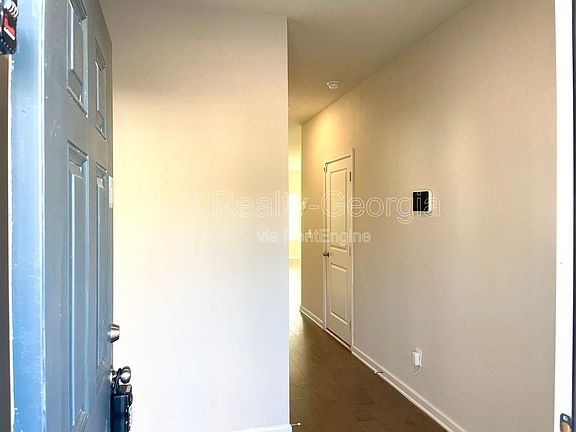 2nd image of 3502 Lakeview Crk