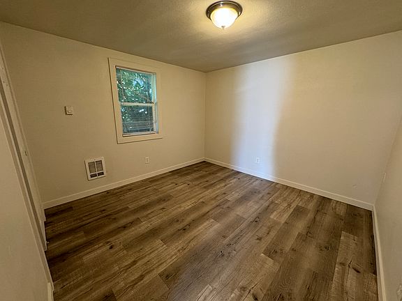 4th image of 11612 C St S