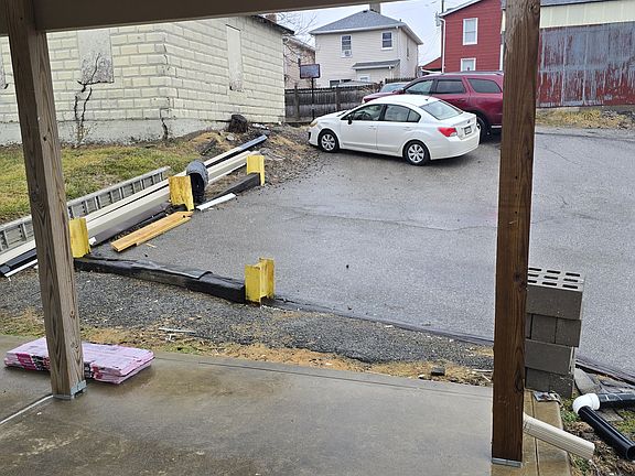 Parking area space for 2 cars
