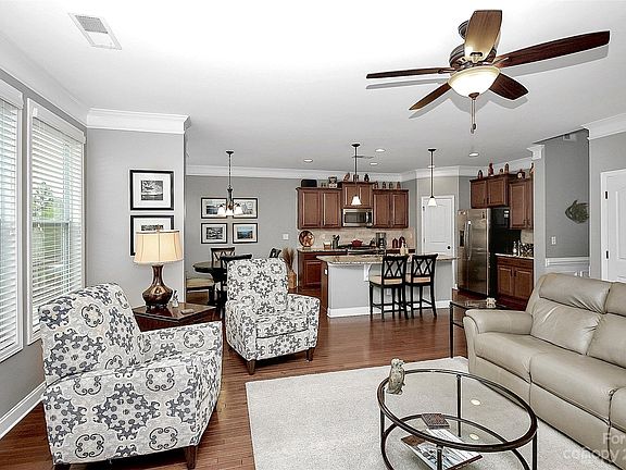 4th image of 5033 El Molino Dr