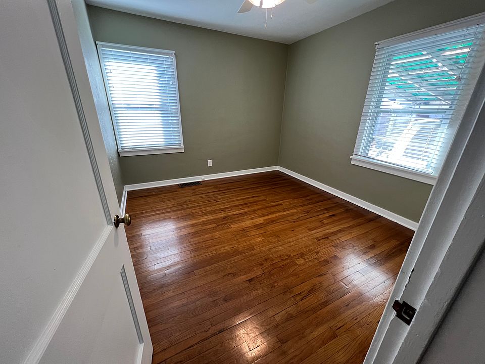 2nd image of 2642 Oak St #1