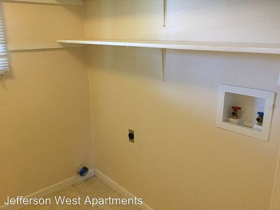 3rd image of 810 Wildwood Dr APT 106