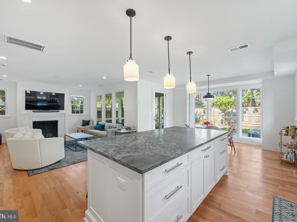 1307 Cleveland St, Alexandria, VA 22302
