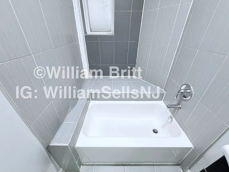 146-150 Manhattan Ave #16 — Photo 11