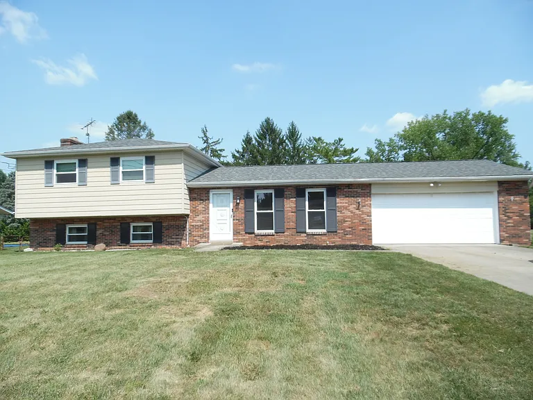 8760 Ashbrook Dr — Photo 1