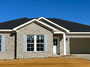 126 Edgewood Trl, Headland, AL 36345