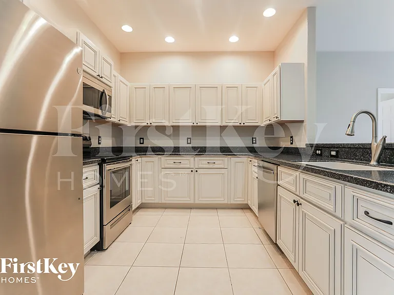 4511 Jaslo Ave — Photo 9