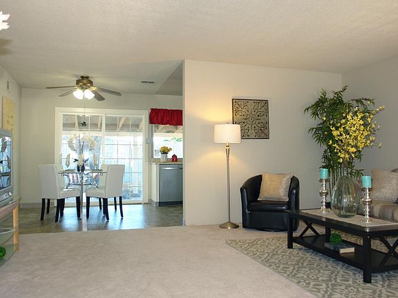 3rd image of 2541 Coconut Dr